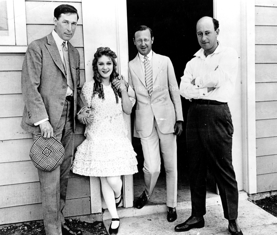 Mary Pickford 1916 Hart Lasky DeMille.jpg